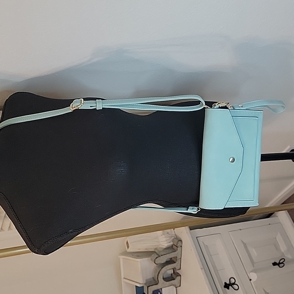 🆕️ Isabelle Vegan Crossbody/Wristlet